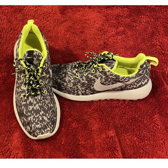 Nike Roshe Run Gray Camo w/ Neon Green Sneakers Women's Size 10 Running Shoes - Picture 7 of 10